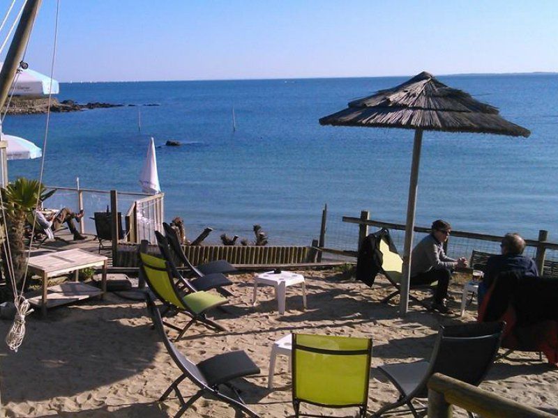 The Restaurant Les Terrasses De La Plage In La Trinité Sur Mer